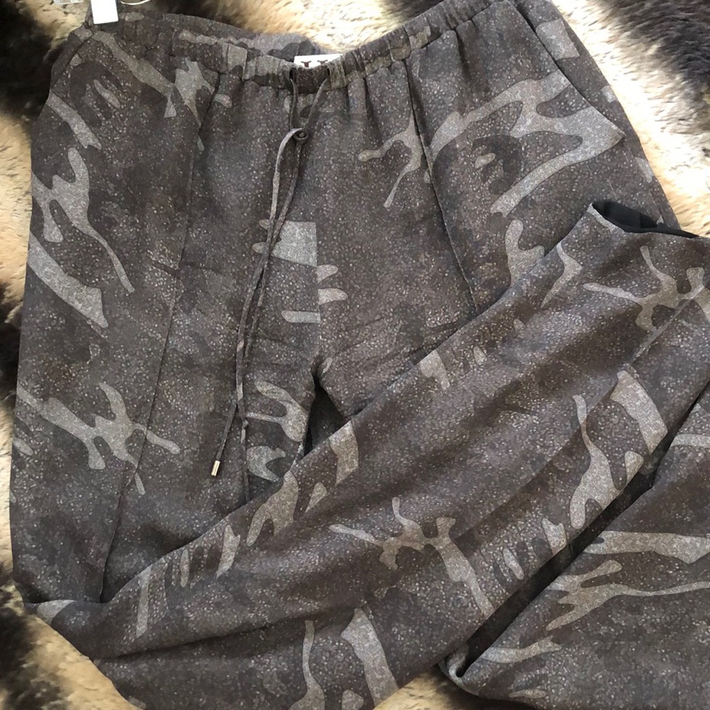 Baggie camo pants
